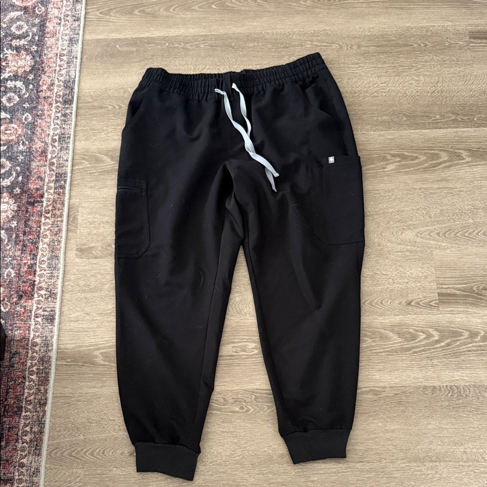 Black figs joggers